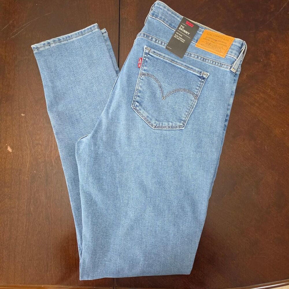 NWT Levi's Scult 711